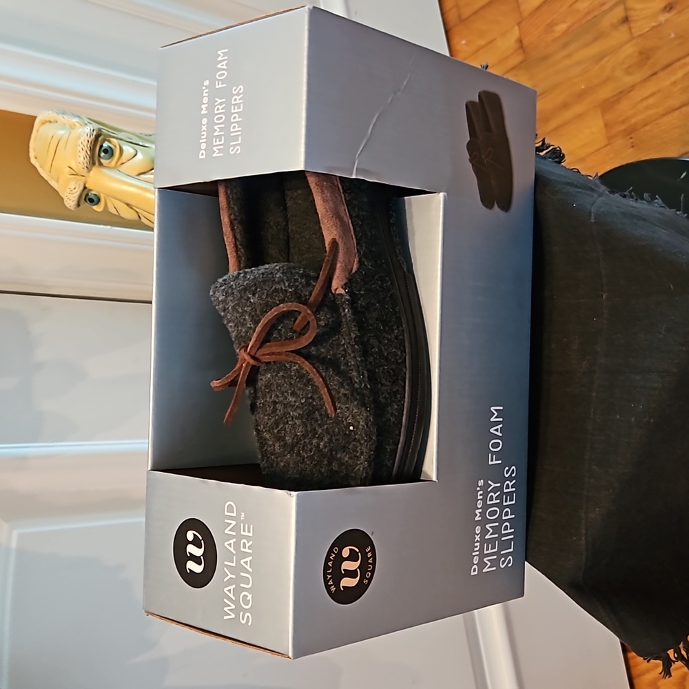 NWT MENS Slippers Wayland Square